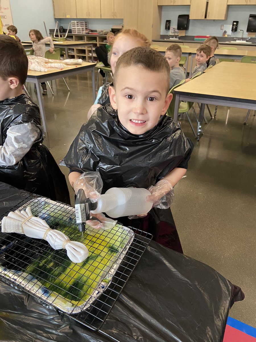SLSDHarrisonEl's tweet photo. Tuesday's tie-dying for Acceptance Week. https://t.co/Gd2xVKHICQ