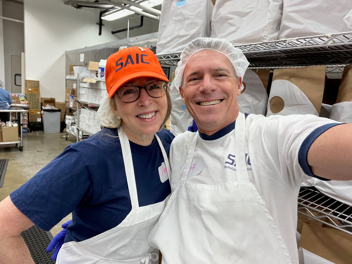 TrainingCIC's tweet photo. Hanging out with awesome friend @raverja1 ✅    Packing, packing, packing for @foodandfriends  ✅    Making a difference: @SAICinc #equalityAlliance ✅  "any one of us is one illness away from being unable to obtain the medically necessary nutrition to heal" https://t.co/ylGL3XhlBq