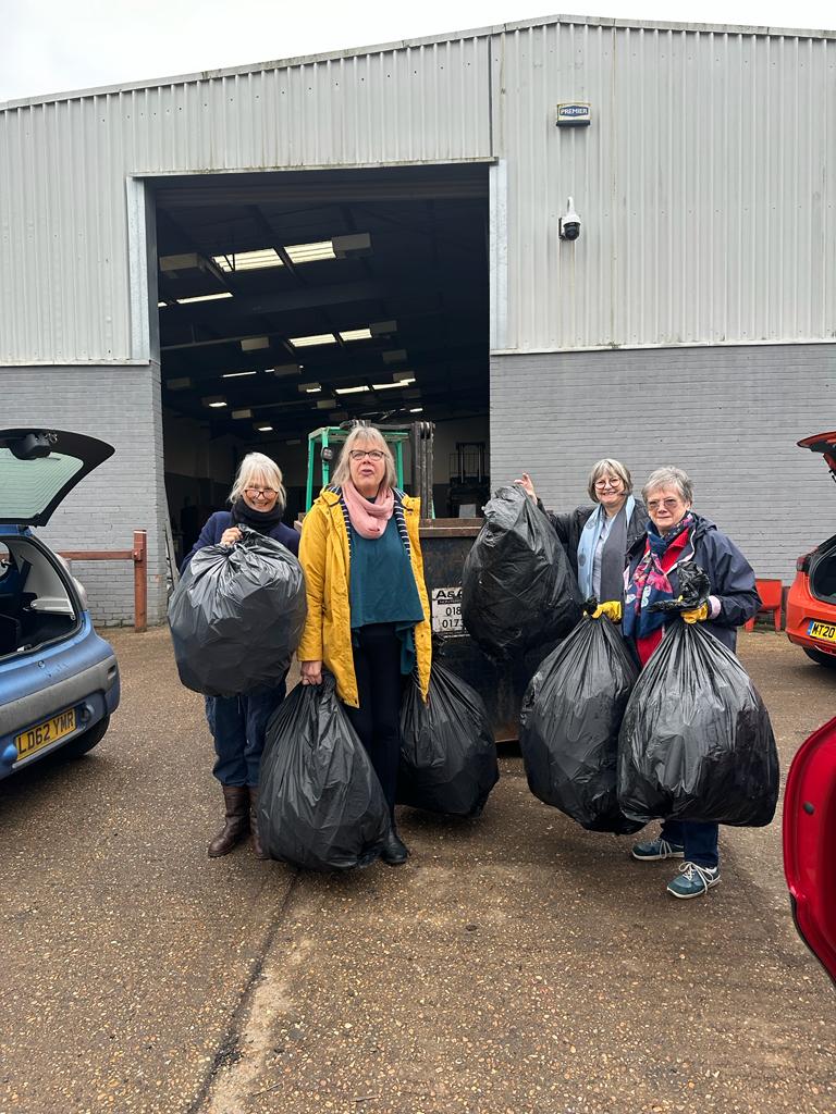 Delivering #aluminumcans collected from #TunbridgeWells parks to the recycling unit. @KeepBritainTidy @TWellsCouncil #soroptimists in action
#lovewhereyoulive #recycle the town’s waste