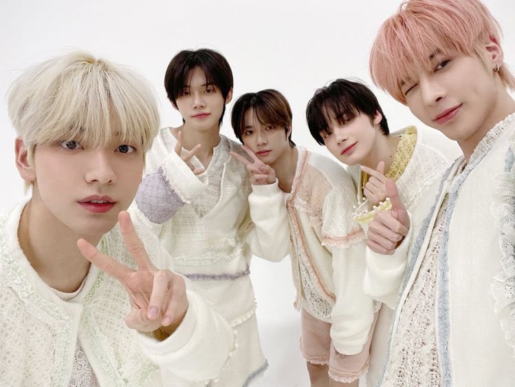 CTXTBR's tweet photo. 📈 A “Goodbye Now”, do @TXT_members, se tornou a primeira OST de um grupo de K-Pop da 4º geração a debutar no MelOn 24hits (#98)!

Além disso atualmente eles estão chartendo com 6 músicas simultaneamente nesse chart, sendo o grupo com mais faixas no Top 100! 

Cr. TXTChartData https://t.co/GeLjShpvBo