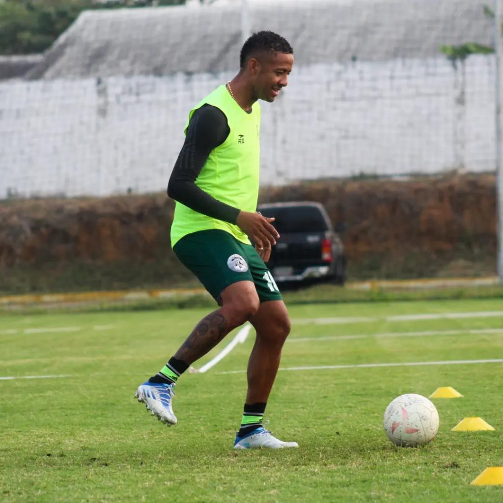 ZamoraFutbolC's tweet photo. 😁 1️⃣0️⃣🇵🇦⚽️⚪⚫

#Temporada2023 https://t.co/q0l7H4eAOY