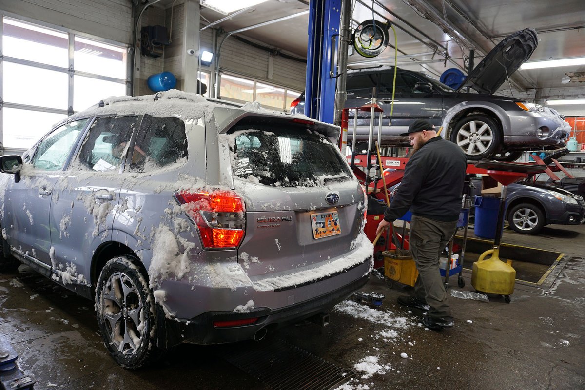 This is our factory certified #ClarksAuto tech Joe helping around the house. Show us a picture of your Subaru in the #UtahSnow.
-
#MegaSubieShop #ClarksAutoFix #ClarksSubaruFix #SubaruSnow #Subaru