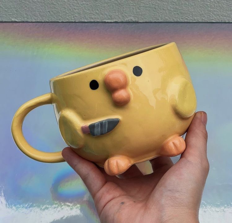 esta taza de un pollito con un cuchillo...... la quiero soy yo