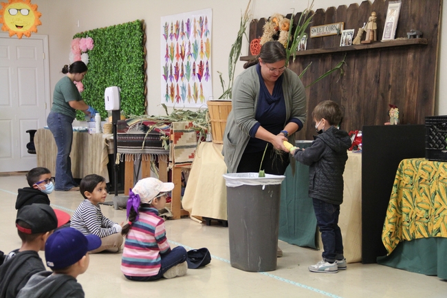 ucanr's tweet photo. “#FarmSmart is a reminder to kids that they come from a place that feeds most of the country throughout the year. It's something to be proud of,” said Stacey Amparano, @UCFarmSmart Program Manager @UCANRDREC. 

Read all about Farm Smart's impact here: https://t.co/k10FFRAGy6 https://t.co/RkZzauOC56