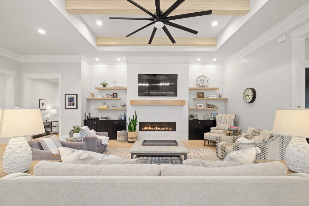 sharp_frame's tweet image. With over 5000 sqft, this home in Colleyville features an open concept: Kitchen + Living + Dining area. Don&apos;t you just love it? 😍 

#interiordesign #openconcept #texashomes #texasrealestate #photographer #sharpframemedia #dfwrealtor #fortworthrealestate #satx #homedecor