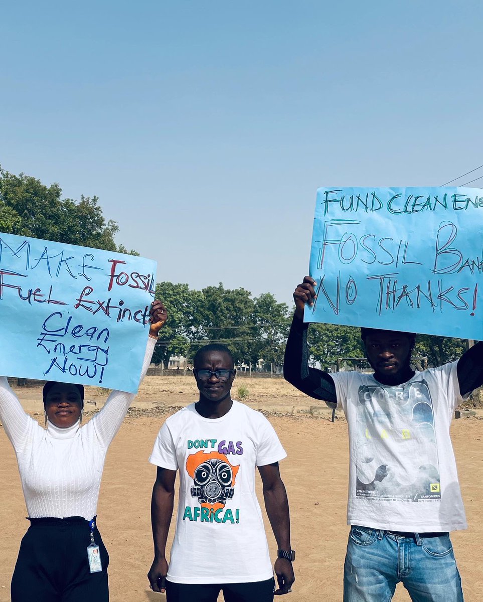 soloofekundayo's tweet photo. Fossil fuel investments are damaging to marginalized communities around the world. Banks must take responsibility for the impacts of their investments and work towards a just transition to a clean energy economy
#FossilBanksNoThanks #CleanEnergyCleanFuture #RiseUpMovement https://t.co/jDx6mebXu2