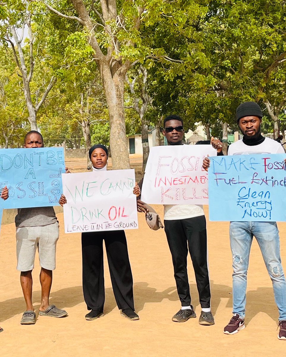soloofekundayo's tweet photo. Fossil fuel investments are damaging to marginalized communities around the world. Banks must take responsibility for the impacts of their investments and work towards a just transition to a clean energy economy
#FossilBanksNoThanks #CleanEnergyCleanFuture #RiseUpMovement https://t.co/jDx6mebXu2