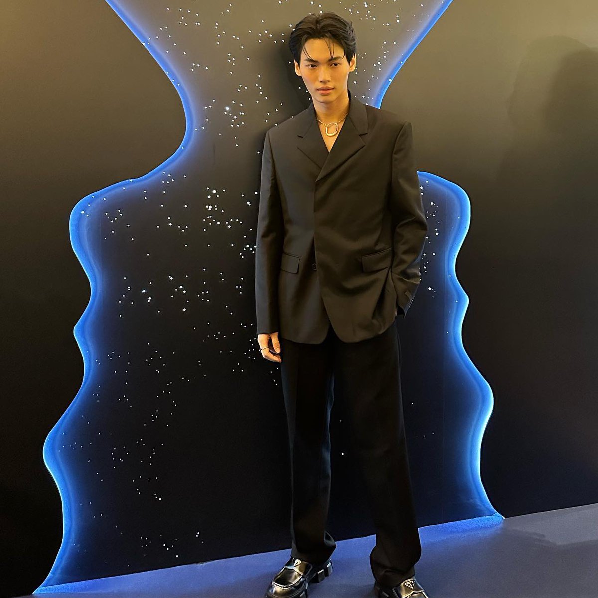 beonpop_'s tweet photo. UM GATO DE PRETO...
Win hoje no evento da Tiffany&Co, que aconteceu em Singapura.
#PBWthread
#TiffanyLockxWin https://t.co/wifIDlNpu7