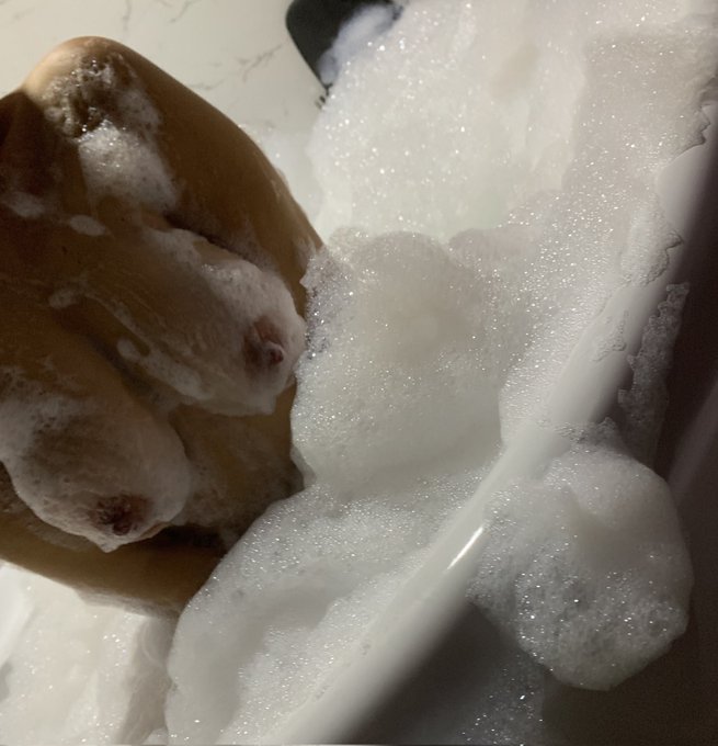 Bubble bath 🛀🏼  https://t.co/is3ILL7qsP https://t.co/iQcxMU5oqN