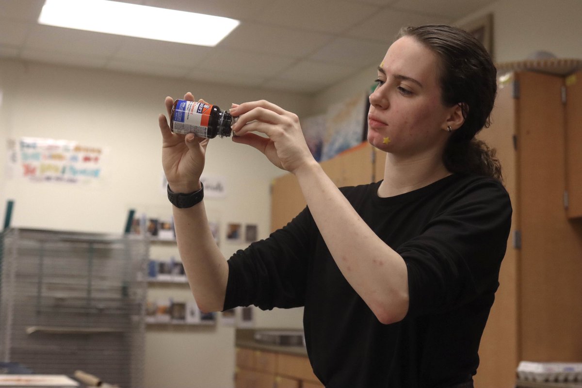 manestreamnews's tweet image. Photo of the Week: Holding a jar of glue, senior  Emily Stringfellow works on an art project for VASE. Photo by Azmat Afzal.