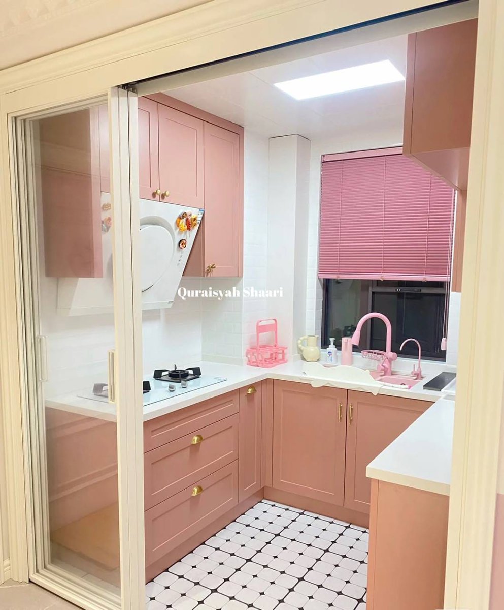 gilerdeco's tweet photo. Wet kitchen. Sediakan pintu tak nak bagi orang kacau. Best 😅 https://t.co/YF4RkYEGmF