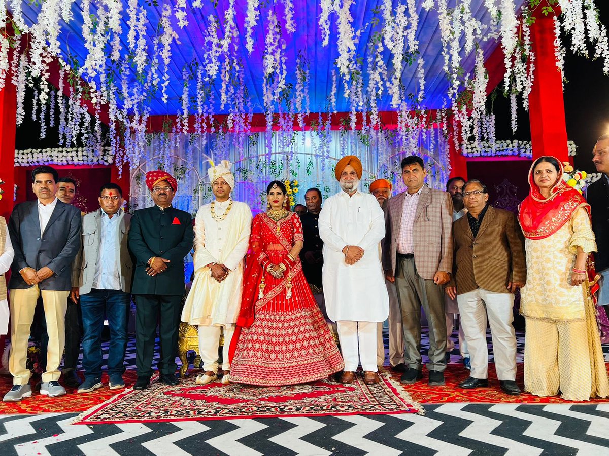 गतरात्रि उदयपुर में राजस्थान कांग्रेस प्रभारी श्री सुखजिंदर सिंह जी रंधावा  के साथ में पुर्व सांसद श्री रघुवीर सिंह मीणा जी के यहां वैवाहिक समारोह में शिरकत कर शुभकामनाएं प्रेषित की.॥