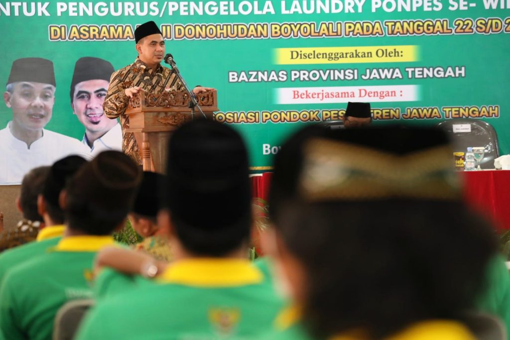 Pemerintah Provinsi Jawa Tengah terus memacu pondok pesantren mencetak santri pengusaha. Bersama <a href="/BaznasJateng/">BAZNAS Jateng</a>, Pemprov menyelenggarakan berbagai pelatihan dan pemberian bantuan kepada masyarakat.