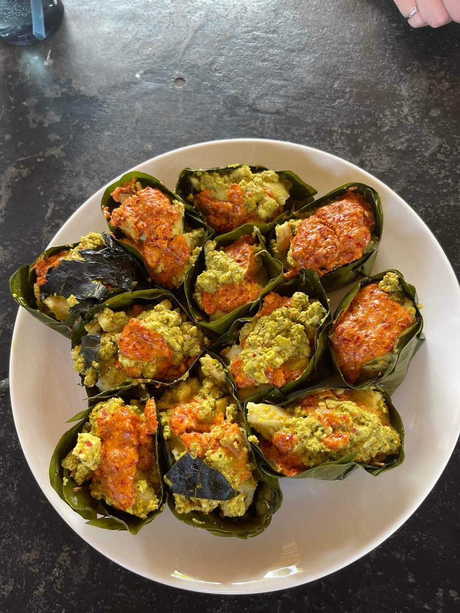 travelasiacarte's tweet image. Thanks to Shayla and family for this glowing review (in photo!) of a Dine with the Locals experience in Battambang at Ms Chanlon’s house. #dinewiththelocals #localexperiences