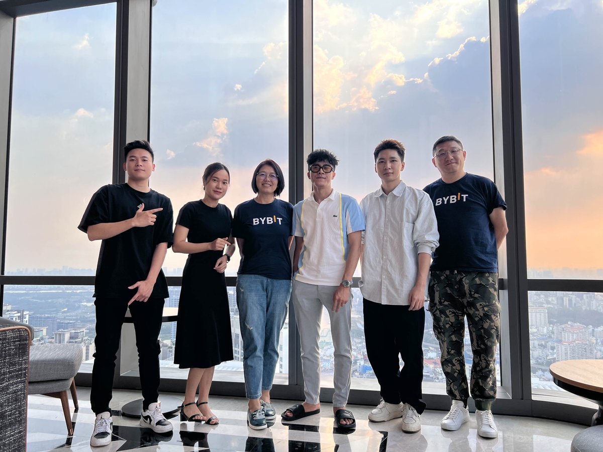 Bybit_Official's tweet photo. #Bybit had an amazing time speaking to our VIPs in Vietnam today.
Didn't manage to join us in Vietnam?
Join our Valentine's event here instead: https://t.co/DkXKBlV1zL
#NextLevelMeetUp #NextLevelExploration #TheCryptoArk https://t.co/O1AUuoVqxG