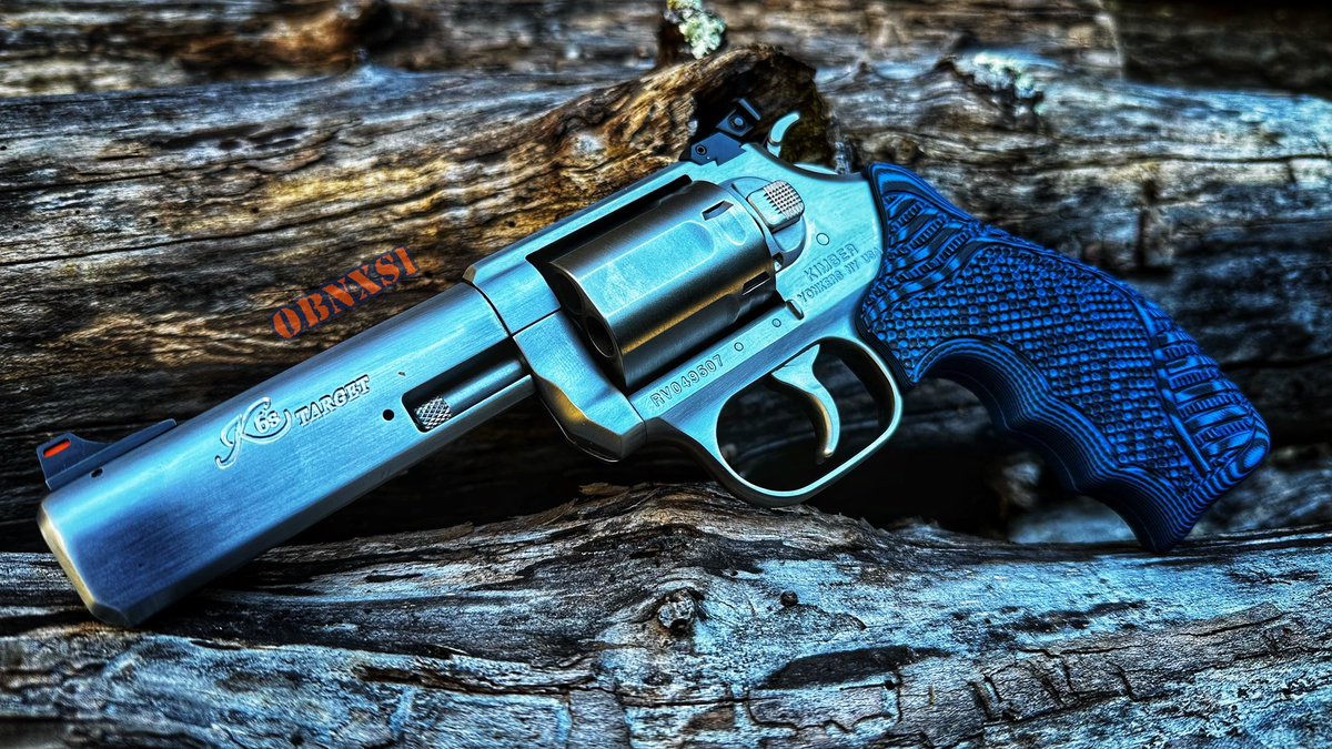 Kimber K6S Target with some sweet @LOKGrips 
#wheelgunwednesday #wheelgun #revolver #sixshooter #lokgrips #metalart #functionalart