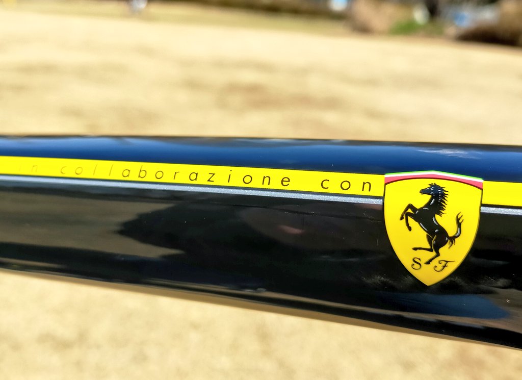 RYDER_sky_F10's tweet image. COLNAGO V1-R納車されました！🎉
コルナゴとフェラーリとコラボした最後のモデルで、コーポレートカラーでもあるイエローの挿し色が入ったフレームが美しいです…🐎
周辺パーツのカラーにもかなり拘って、サドルやボトルケージ、バーテープに加えてケーブルとチェーンまで黄色で統一しちゃいました！笑