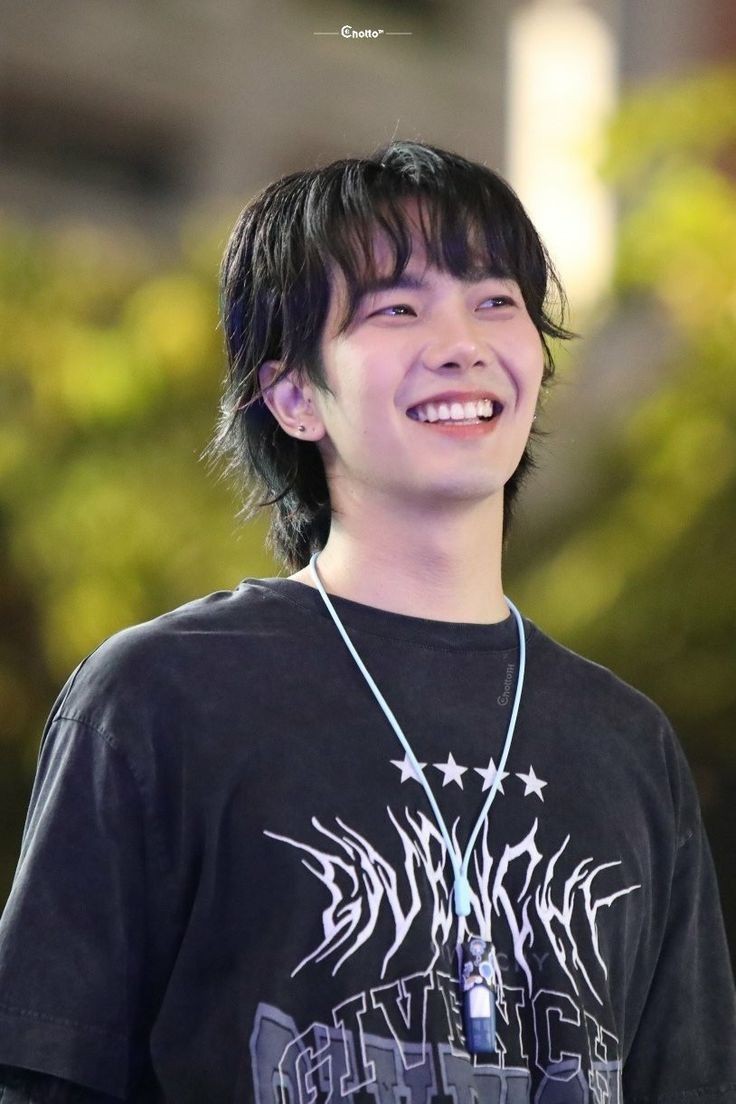 Nil_UrLuve's tweet photo. Este es el rostro de la persona que con su reaparición género tremendo impacto, tendencia en más de 23 países, su # supero 1M, post con más de 700k❤️  y a solo horas alcanzó los 2.3M de followers en IG 

El verdadero rey del impacto thai🙇🏻‍♀️
KEEP GROWING WITH BUILD
#2M300KforBuild https://t.co/8rgjWGBLcq