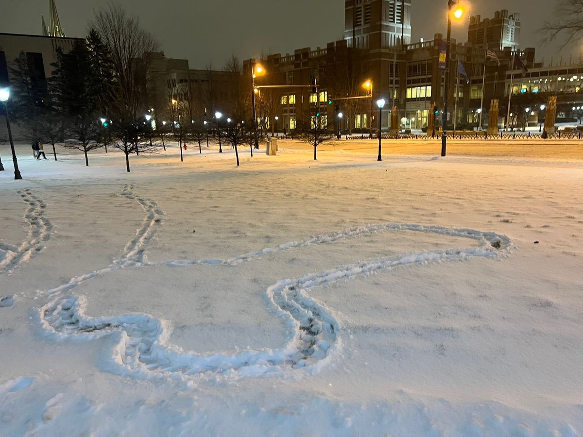 LukeHan25494630's tweet photo. Some people just enjoy snow days a little more than others #MWrSp232 https://t.co/SLI61Ar9c1