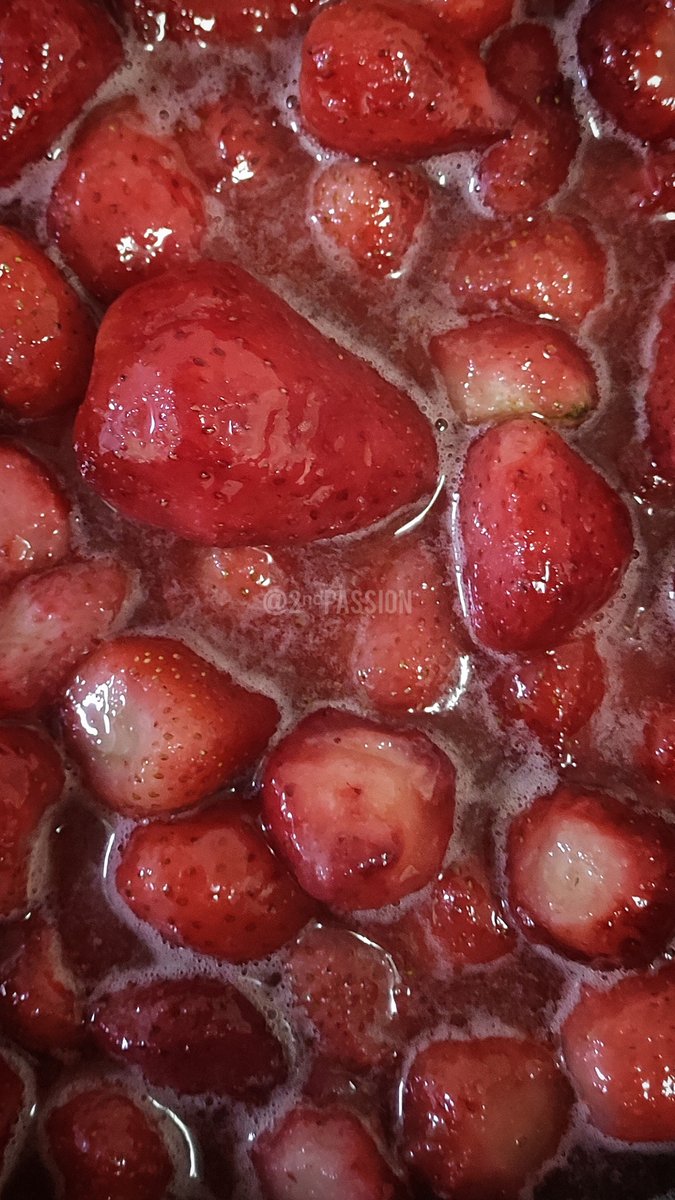 คือผมพูดขนาดนี้ คุณยังไม่คิดที่จะมาสั่งแยมกับผมอีกอ่ออ จะไม่สนับสนุนให้ผมมีเงินในบัญชีไปนัดใครบ้างเลยอ่ออ

แยมสตรอว์เบอร์รี่ขวดละ 89 บาท ค่าจัดส่ง 1-3 ขวด 40 บาท เกินจากนี้เพิ่มขวดละ 10 บาท

ส่วนคุณจะสั่งไปกินเอง หรือสั่งให้ใครก็เรื่องของคุณอ่ะ ผมจำเป็นต้องสนใจไหม จะสั่งก็สั่งเลย