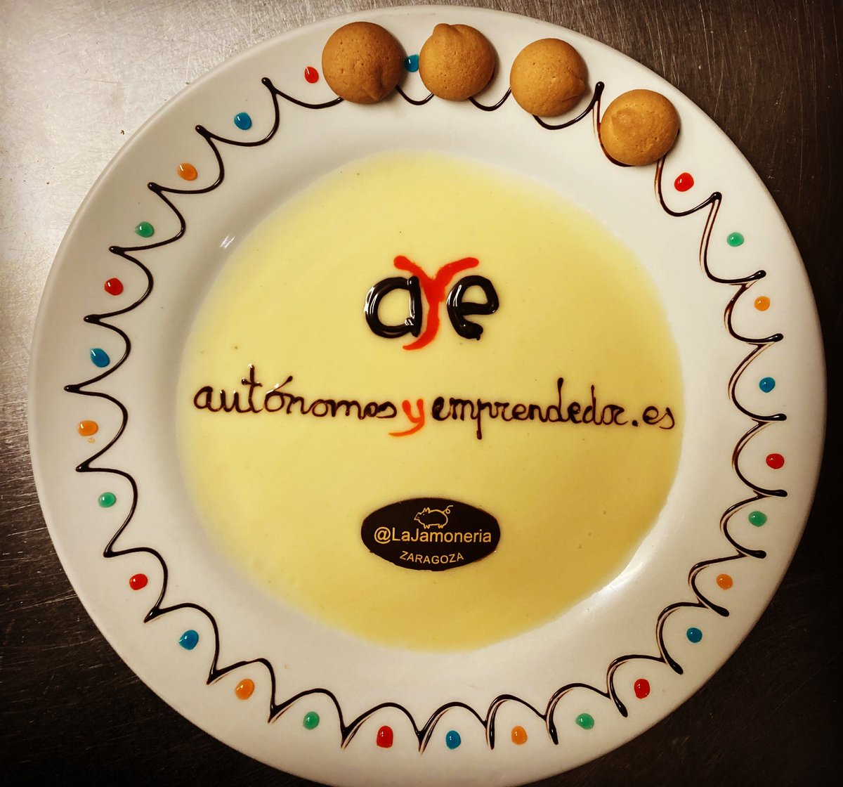 LaJamoneria's tweet photo. Cenaron los amigos de @diarioaye con @JavierF05827484 y @jl_used
Y les tocó su #ArteEfimero.
¡Gracias por la visita!
#Zaragoza #Zgz
#EnLaJamoneria #gastronomia #ComerEnZaragoza #ComerBien #SalirAComer #enjoyzaragoza #Emprendedores #Prensa #Autonomos #restaurante #IrDePropio https://t.co/3Nk6eVIFne