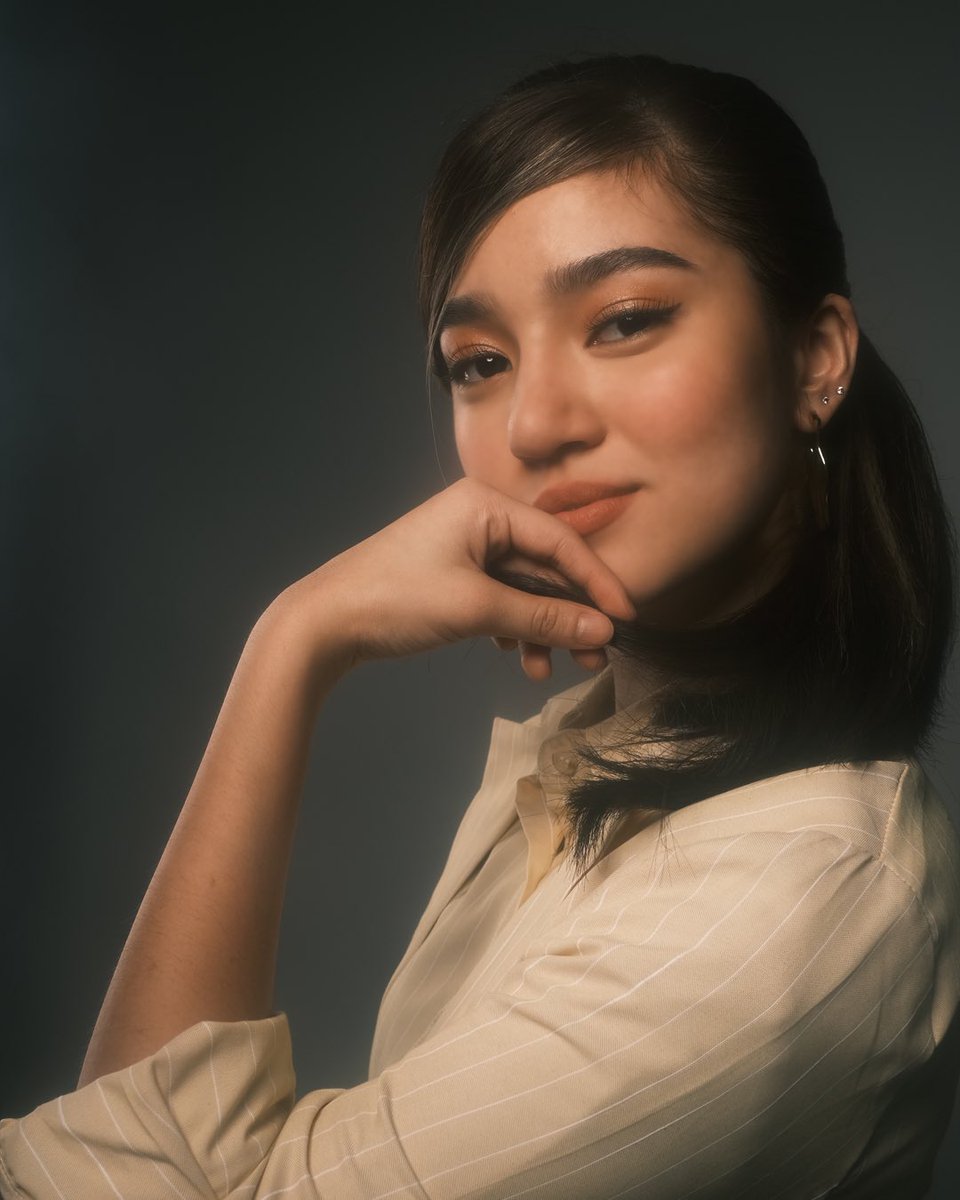 StarCinema's tweet photo. DonBelle serving visuals! 🧡💚💜

Experience kilig 24-Ever! 🕚 Catch #AnInconvenientLoveOnNetflix starting today, Feb. 23! 🛎️

#AnInconvenientLove https://t.co/YzNKoqlulA