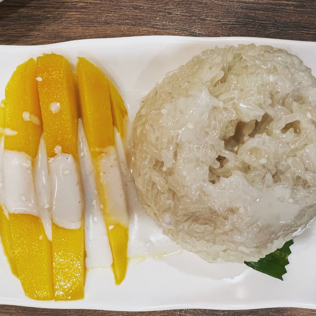 RhyssaLeane's tweet photo. Anyone want some mango sticky rice? Weekendโs just around the corner, so hang in there! Happy Thursday! ๐
#foodie #mangostickyrice #photography #thirstdaythursday https://t.co/xcTiYkRqx0