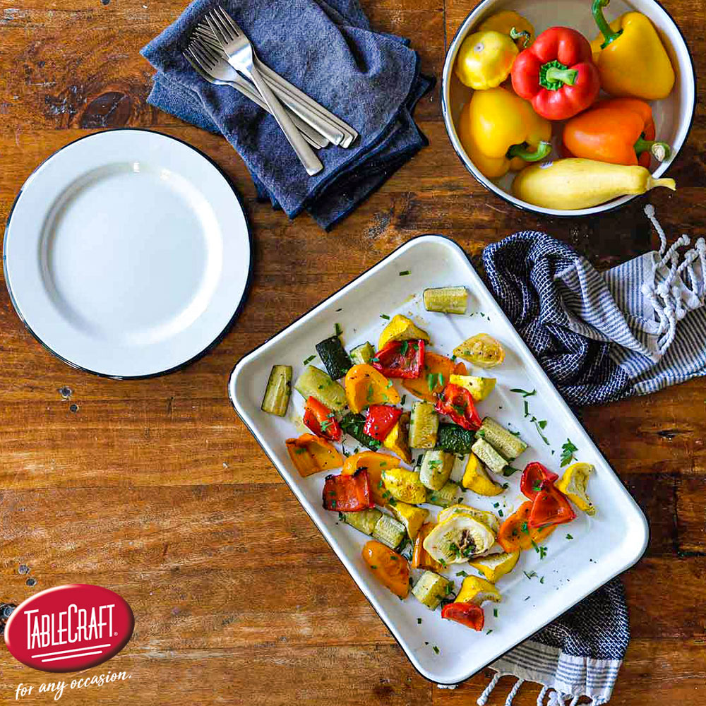 TableCraftHome's tweet image. Our 16&quot; Enamelware Collection Tray is 🌟 SO versatile! Use it to transport breakfast in bed or snacks outside. It goes from oven to table, perfect for nachos or veggie tray roasts. Bake rolls or serve charcuterie. Learn more: ow.ly/iWCu50MUNil

#EnamelwareCollection