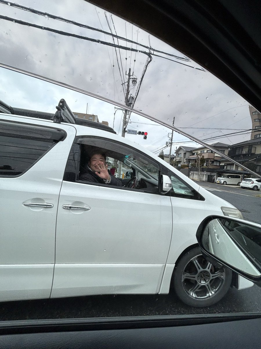 reckles_driving's tweet photo. 今日の午前中に遭遇したがピアゴの印場店の横にあるENEOS 尾張旭から見ずに出てきて事故寸前　車間距離が近くなると煽られたと勘違いして走りながら運転席のドアを３回程度開け閉め　印場本町の信号で出てきてなんか言ってきたが聞き取れず　#危険運転　#名古屋市守山区 https://t.co/vQRKDi3fHj