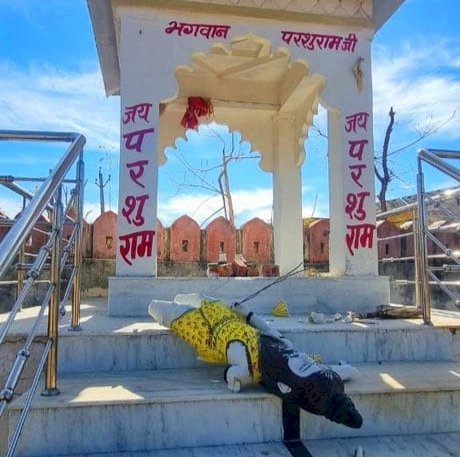 SC ST act imposed on Vipra sena chief for demanding the arrest of the accused involved in vandalising the Bhagwan Parshuram murti. This is the second time when this murti was damaged. Dinesh Meena who recently abused Brahmins for doing pooja has imposed the atrocity act.