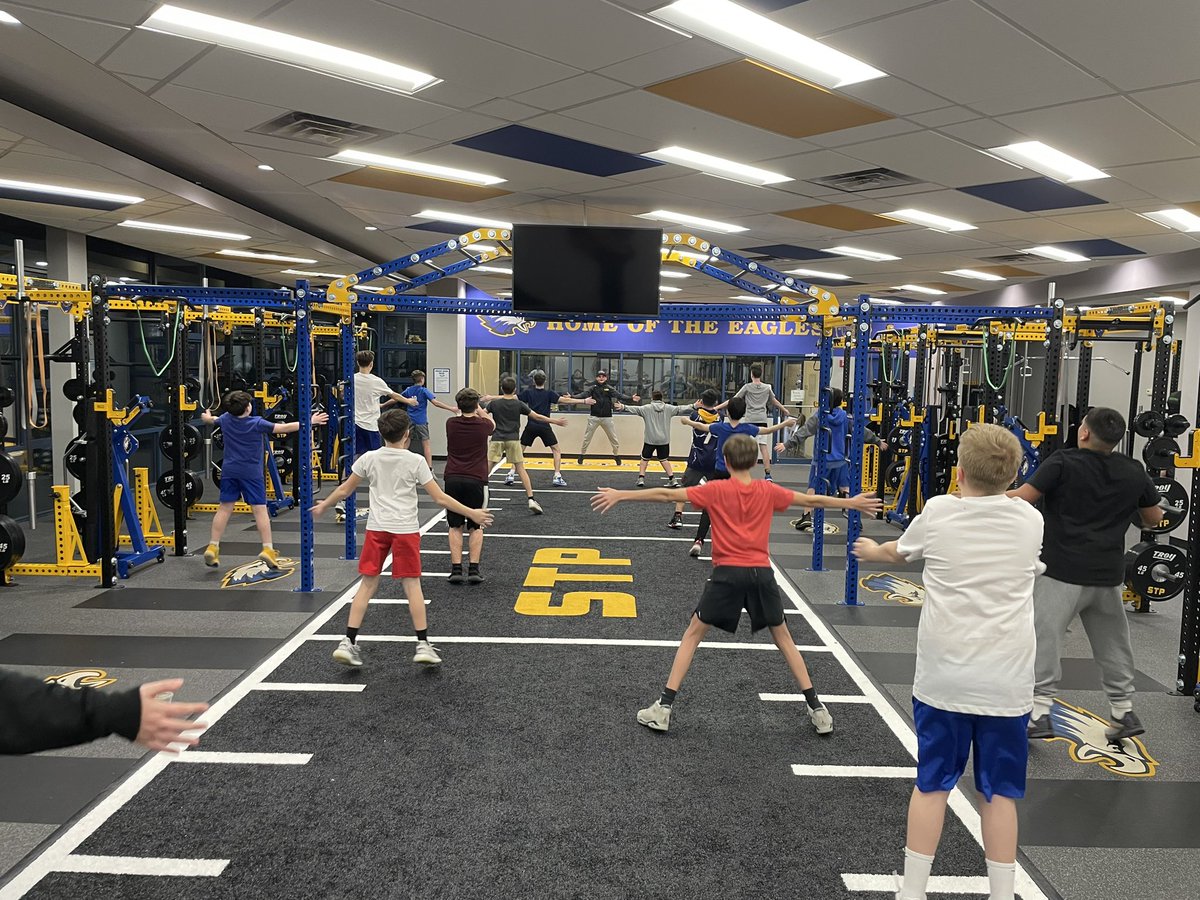 DFootball_LLC's tweet photo. Day 6! Special Guest Coach Roger! https://t.co/paHXV1hfII