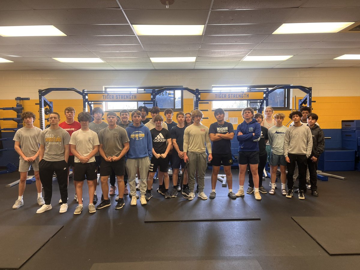 MPTigerFootball's tweet photo. Day 2! Bench Press PRs! Way to go young men! Hard work is paying off! We love watching them work and succeed! #OurTownOurTeam @MPTigerPride @MPHS_Tigers https://t.co/TJ3bxMSS2z