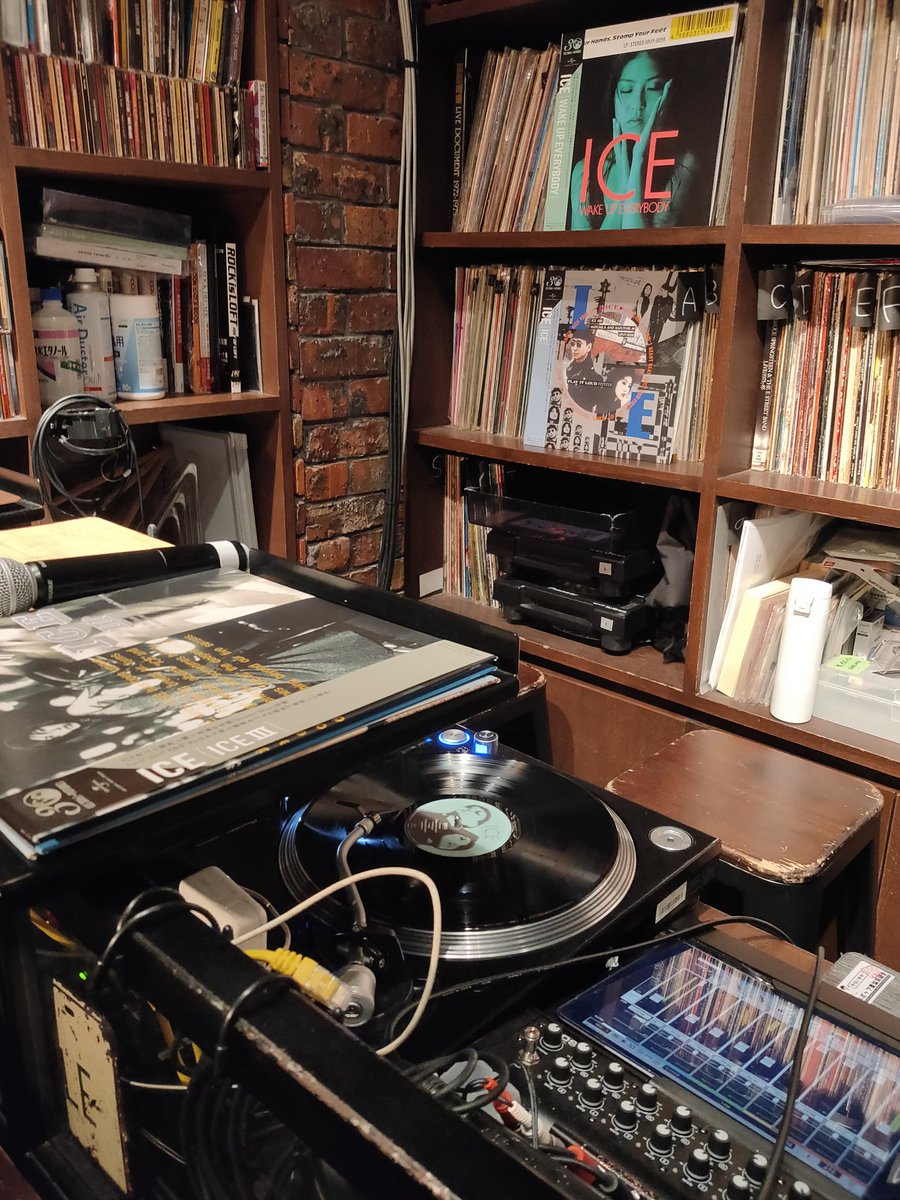 pet70254's tweet photo. ICEアナログ鑑賞会@新宿ROCK CAFE LOFT、想像以上の満足度。国岡さんご本人を含むICE関係者の方々の貴重なトークと大音量でのICEサウンドをコアなファンの皆様と共有...
定期開催希望したいくらいです！
#ICE30th
#国岡真由美
#宮内和之 https://t.co/5kd3nj5wmF