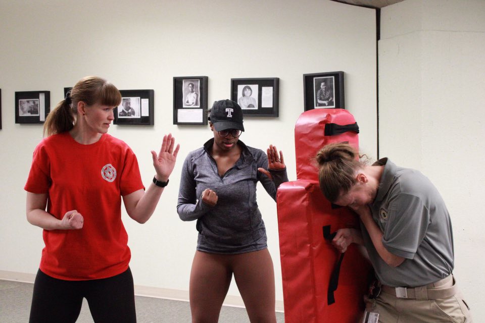 _TheOnyxConnect's tweet image. RECAP🗣Self defense class hosted by The women of Delta Sigma Theta Sorority Inc. and Black Girl Code. The event was held Tuesday night in the Kong Room of Hewitt &amp;amp; Manchester in collaboration with ISU PD. #isu25 #isuredbirds #onyxconnectmedia 
@ThetaDeltaDST @bgcisu