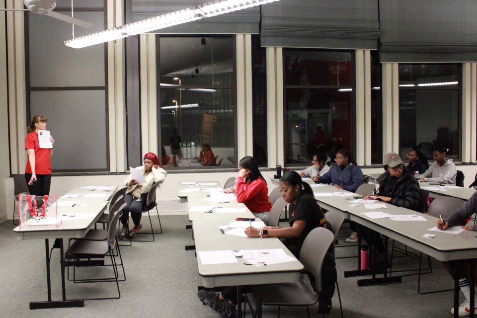 RECAP🗣Self defense class hosted by The women of Delta Sigma Theta Sorority Inc. and Black Girl Code. The event was held Tuesday night in the Kong Room of Hewitt &amp; Manchester in collaboration with ISU PD. #isu25 #isuredbirds #onyxconnectmedia 
<a href="/ThetaDeltaDST/">Theta Delta DST</a> <a href="/bgcisu/">Black Girl Code ✨</a>