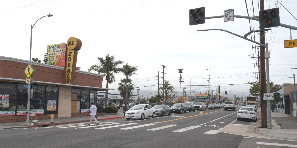 LADOTofficial's tweet photo. We're creating safer pedestrian crossings in #Wilmington! Check out the new pedestrian flashing beacon and upgraded crosswalks installed at Anaheim St and Gulf Ave. #LADOT #SafeStreetsLA #MovingLAForward @McOsker4LA https://t.co/LBldNpnnu6
