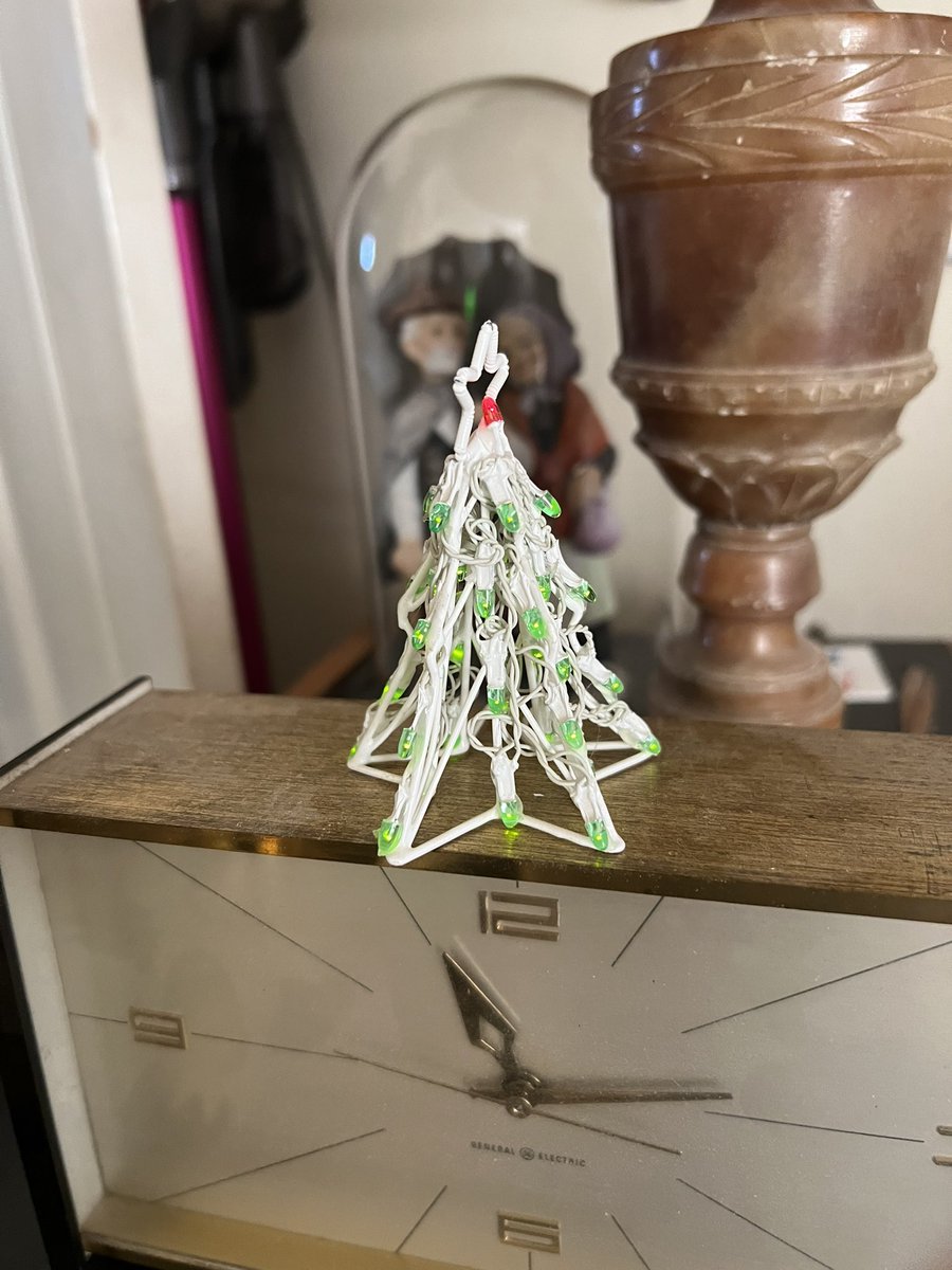 MarionSyversen's tweet photo. Three good things about your Wednesday! Mine: 1.) Mort. So many beautiful reasons today: he read a Bible commentary to me, he ran, his beautiful way to make his office cozy. #lightuptree 2.) I ran hard. 3.) Yogurt and pecans and raspberries. https://t.co/JwbO14iviY