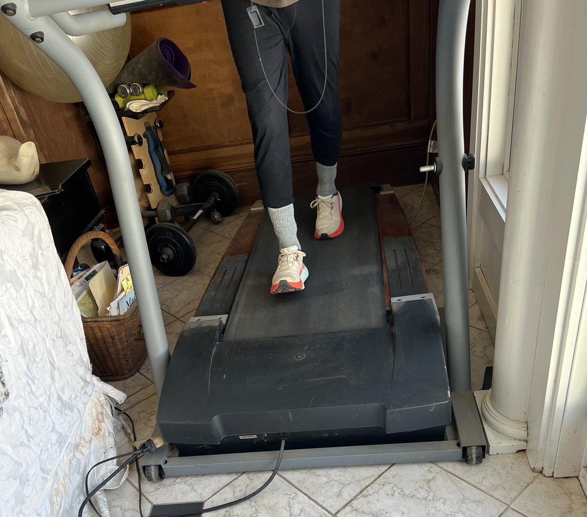 MarionSyversen's tweet photo. Three good things about your Wednesday! Mine: 1.) Mort. So many beautiful reasons today: he read a Bible commentary to me, he ran, his beautiful way to make his office cozy. #lightuptree 2.) I ran hard. 3.) Yogurt and pecans and raspberries. https://t.co/JwbO14iviY