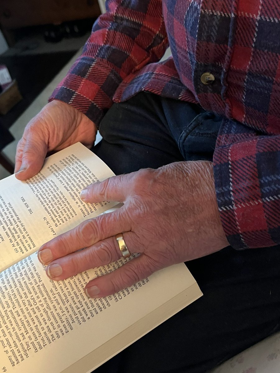MarionSyversen's tweet photo. Three good things about your Wednesday! Mine: 1.) Mort. So many beautiful reasons today: he read a Bible commentary to me, he ran, his beautiful way to make his office cozy. #lightuptree 2.) I ran hard. 3.) Yogurt and pecans and raspberries. https://t.co/JwbO14iviY
