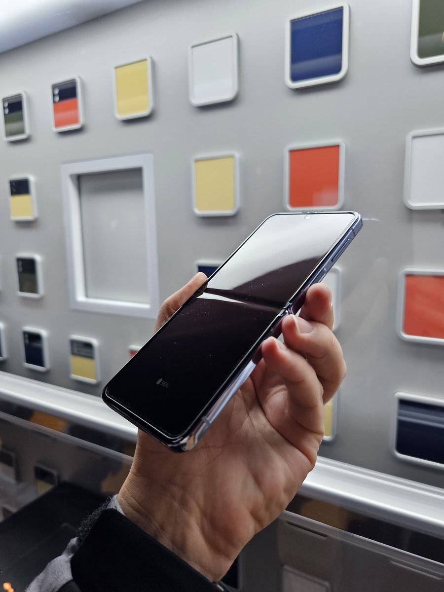 They/Them on Twitter "RT Captain2Phones Before ↖️↗️ despite the