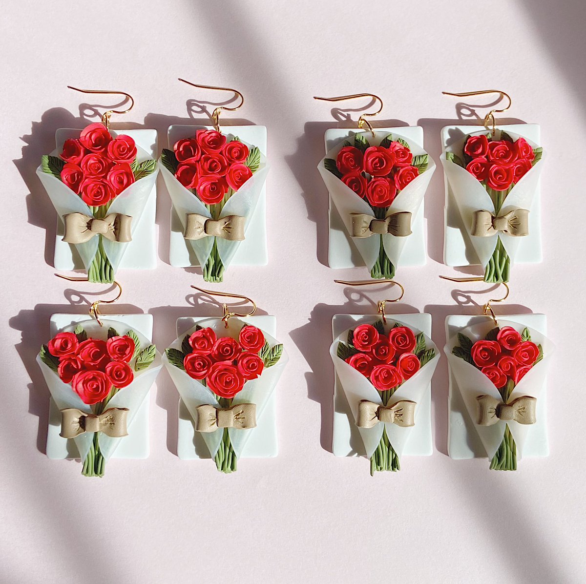 shopsayuri_ie's tweet photo. rose bouquets 🌹❤️ available this saturday, february 25 at 2pm cst! ✨

about 400 clay petals and 16 hours later, these rose bouquets were born(,: my fav design ive ever made and im just so excited to share these with you all! https://t.co/Vs3mNq42qa