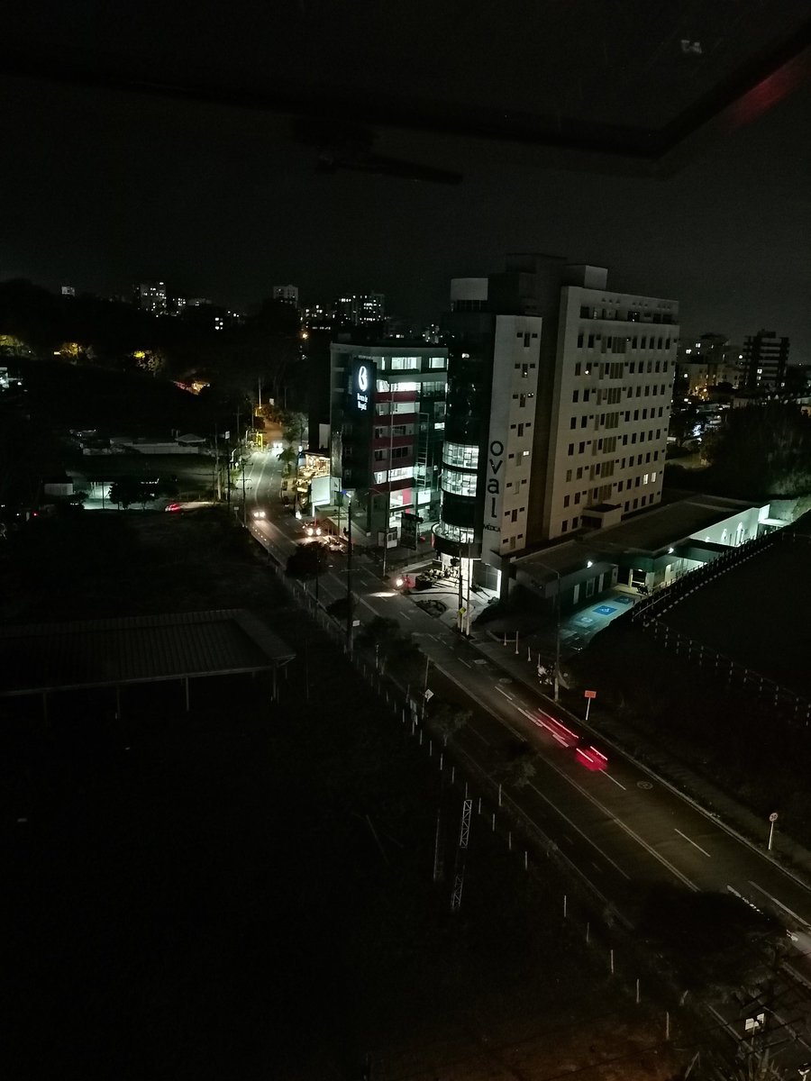 En la Av. Juan B #Pereira no hay alumbrado público entre las Cras 18 y 19. Igual en carrera 19. Invitamos a  <a href="/EnergiaPereira/">Energía de Pereira</a> y  @MayaAlcaldePei a ponerse al frente de la situación.