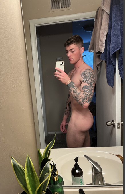 Did someone say hump day? https://t.co/Fy1ehk7uZ9
