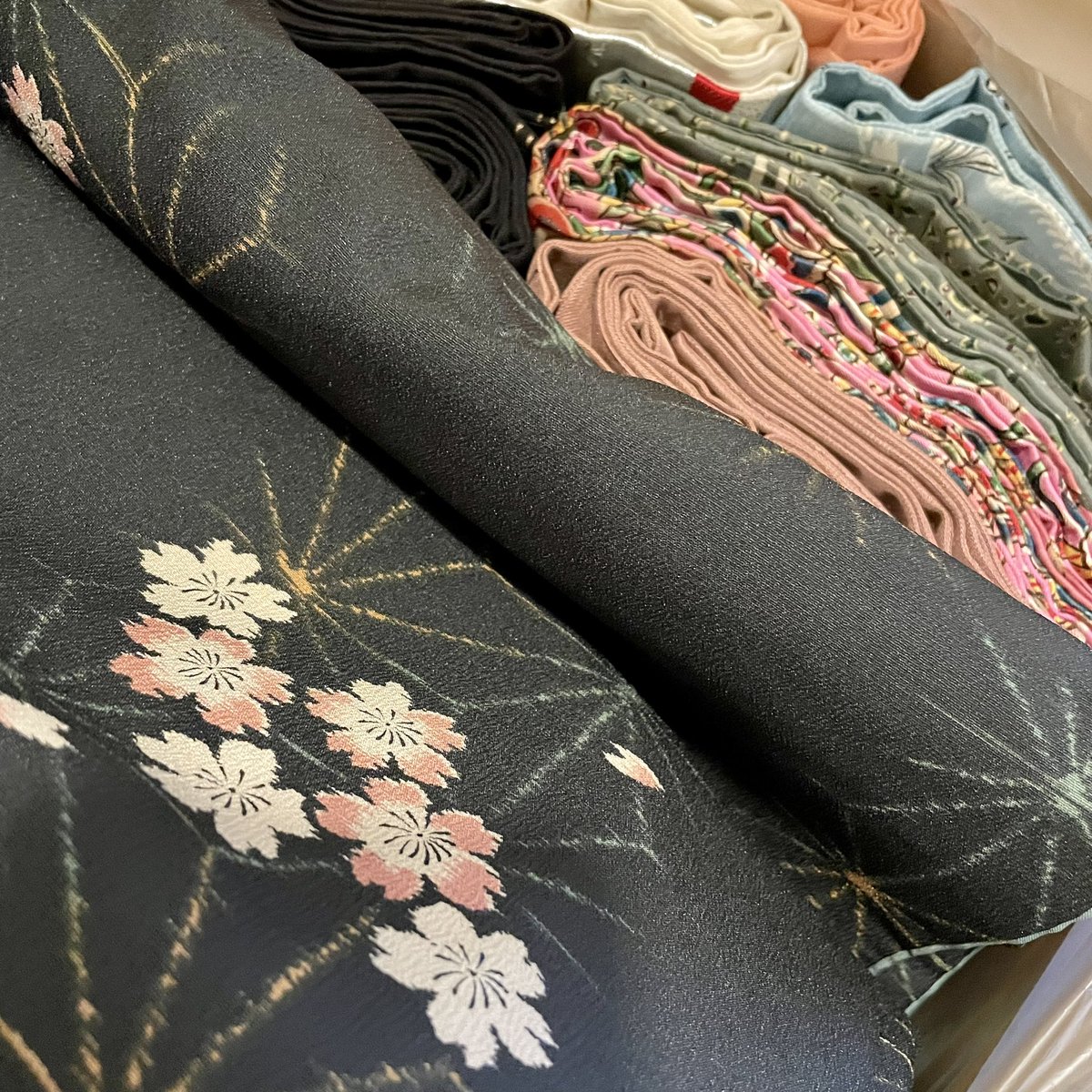 Ladybugs_Dot's tweet photo. I stocked up on tons of obis and kimonos. 
I'm very excited about what i'll be creating!
#obi #kimono #Japaneseartist #handmadebags #asianbeauty #Japan #partybags #unique #oneofakind #foryou #thankyou #ladybugsdot https://t.co/ITJAPkv3z3