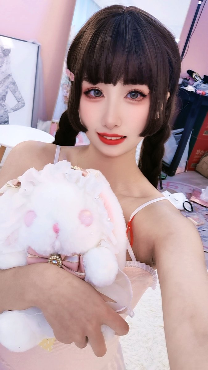 Crispy_Cos's tweet photo. What movie are we watching tonight? 😏 https://t.co/hAIrq9fnIX
