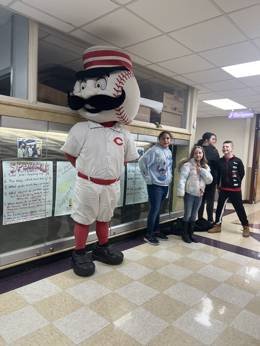 MrsH_SPED's tweet photo. Thank you to the @CincinnatiReds, the @RedsCommunity and @FletchLives4PE for making this experience happen for our students! Created so much fun and excitement for the students! @AmandaEleTweets @MiddletownOH https://t.co/KTB1U4915D