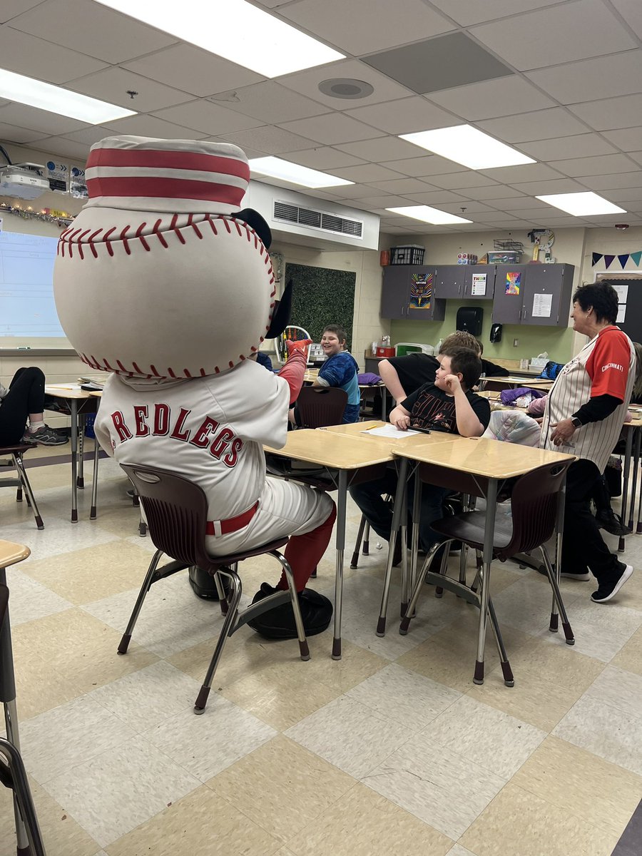 MrsH_SPED's tweet photo. Thank you to the @CincinnatiReds, the @RedsCommunity and @FletchLives4PE for making this experience happen for our students! Created so much fun and excitement for the students! @AmandaEleTweets @MiddletownOH https://t.co/KTB1U4915D
