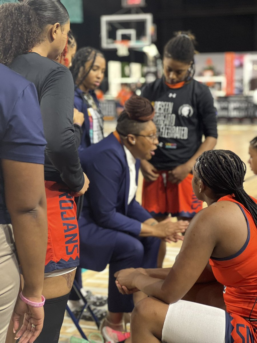 MccallShedrick's tweet photo. Proud of our Lady Trojans!!! Great season… Love our coaches and players!!! #VSUForLife!!! #facultyathleticrepresentative🏀🏀🏀 https://t.co/eafPuBvWJE
