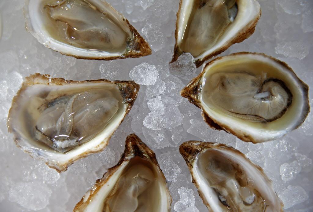 cedric_barberet's tweet image. Thursday February 23rd 2023,
Ship Wreck Selects Oyster from East Point
PEI
This Oyster offer Sweet briny flavor with a well-rounded crispy texture and a clean, refreshing finish.
 #OysterOfTheWeek! 
 
#ShellfishLover #OysterHead #Sustainable