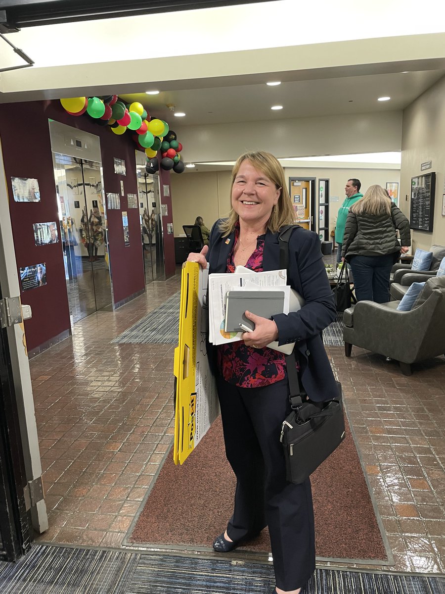 Today in @LongbeachUSD <a href="/jbaker000/">Jill Baker, Ed.D.</a> as lead facilitator building the capacity of #principalsupervisorPLC using <a href="/LeadershipAcad_/">The Leadership Academy</a> #culturallyresponsive Action Area #4 Adult Learning &amp; Development-build a culture focused on equity, trust, and public learning for all #blendedcoaching